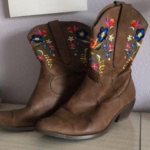 Floral Embroidered Cowgirl Boots